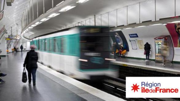Paris metro platform visual